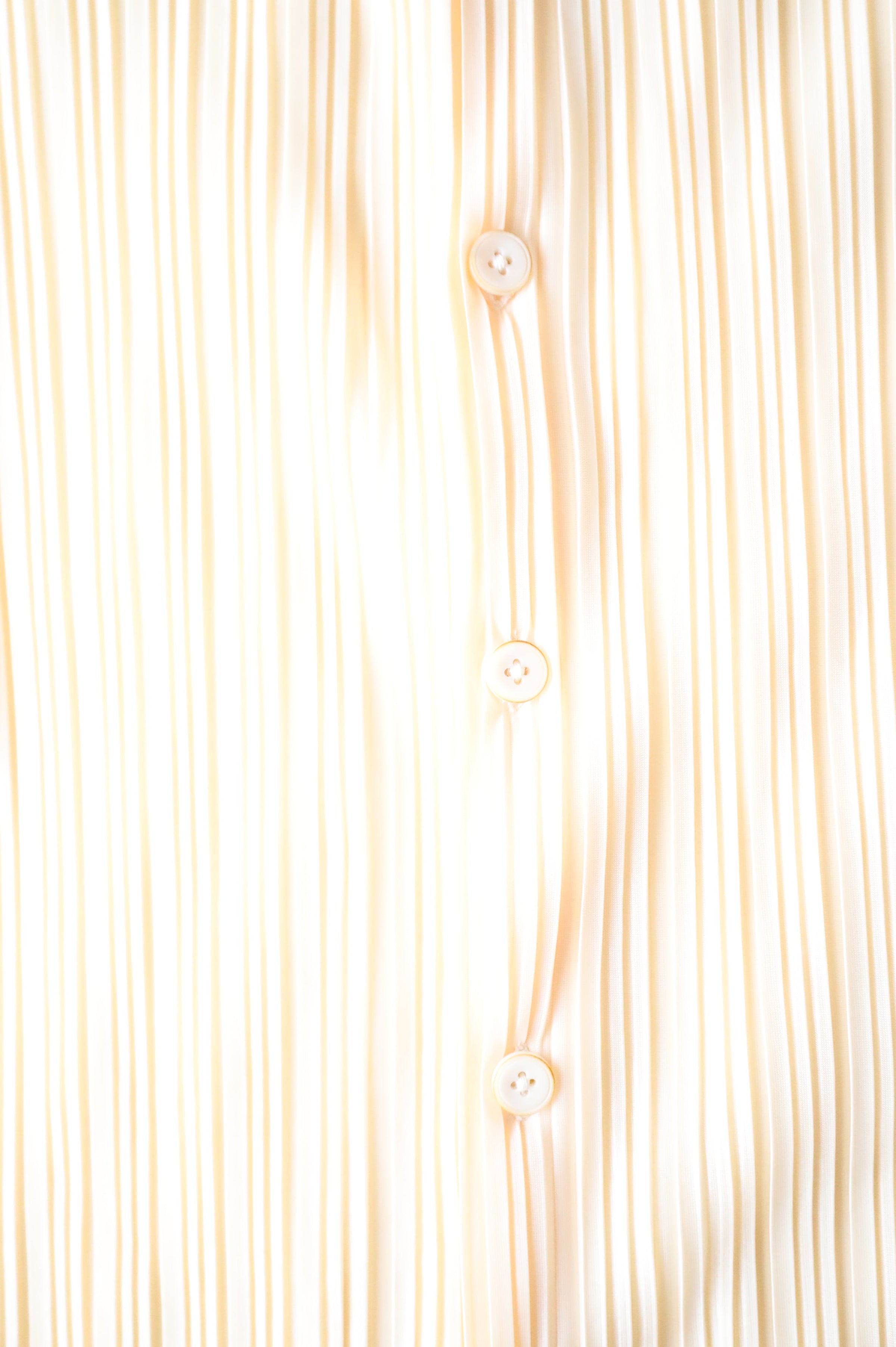 BONE PLEATED SHIRT