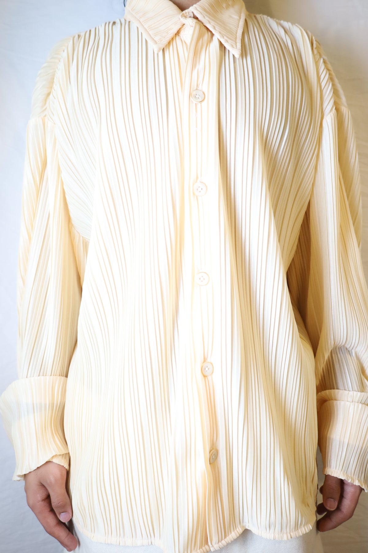 BONE PLEATED SHIRT